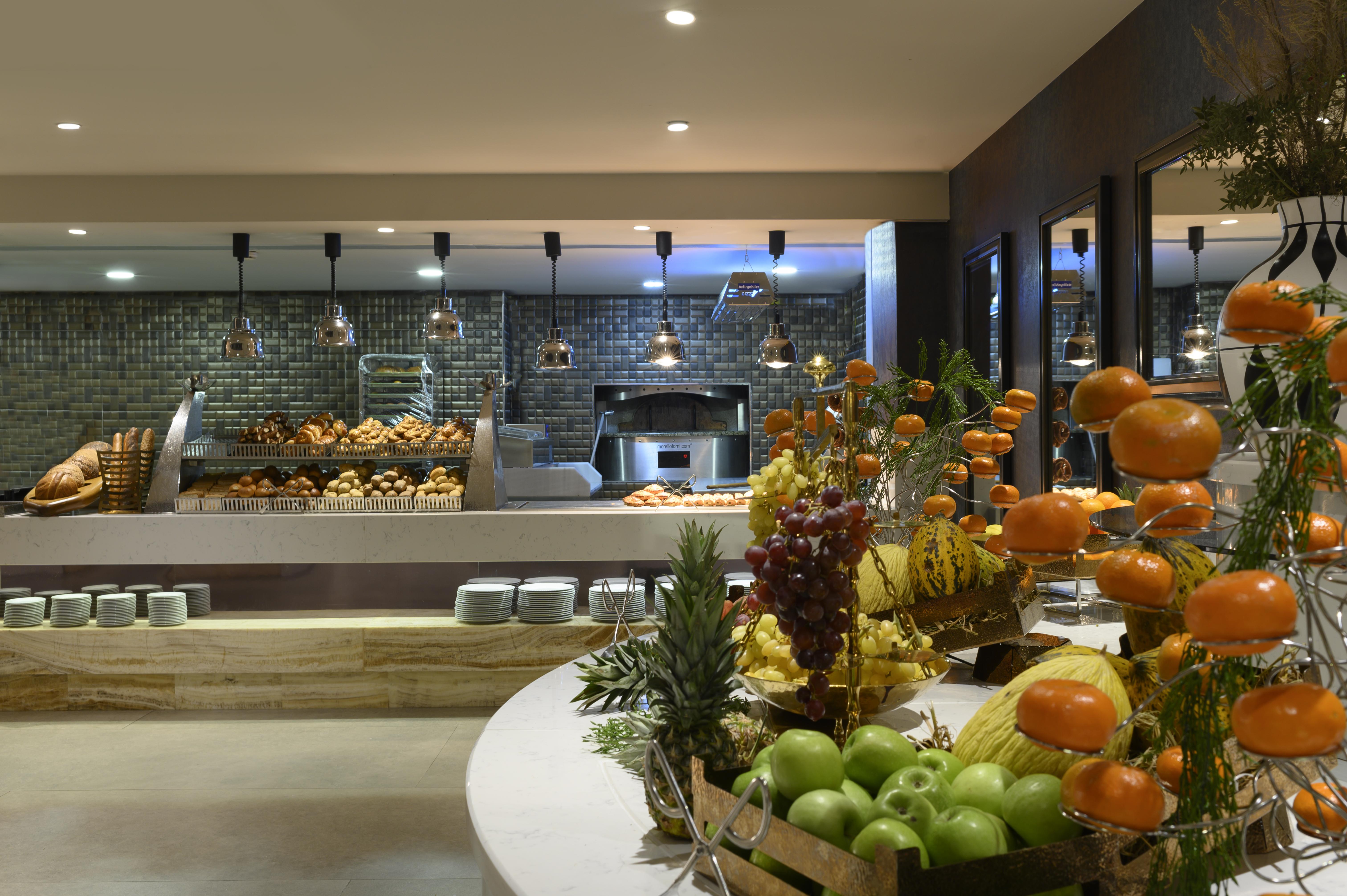 Hotel Elite World Grand Sapanca Exterior foto The buffet at the hotel